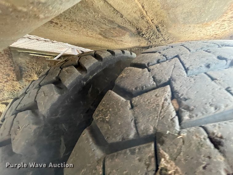 image for item IR9826 1993 WhiteGMC WG  well service rig truck