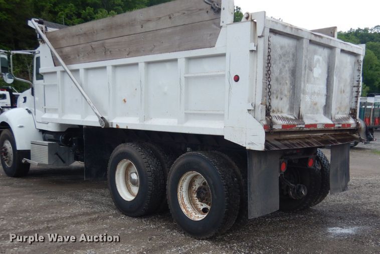 image for item IT9100 2006 Peterbuilt 335  dump truck