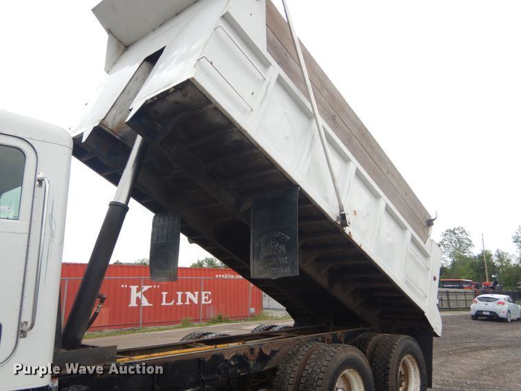 image for item IT9100 2006 Peterbuilt 335  dump truck