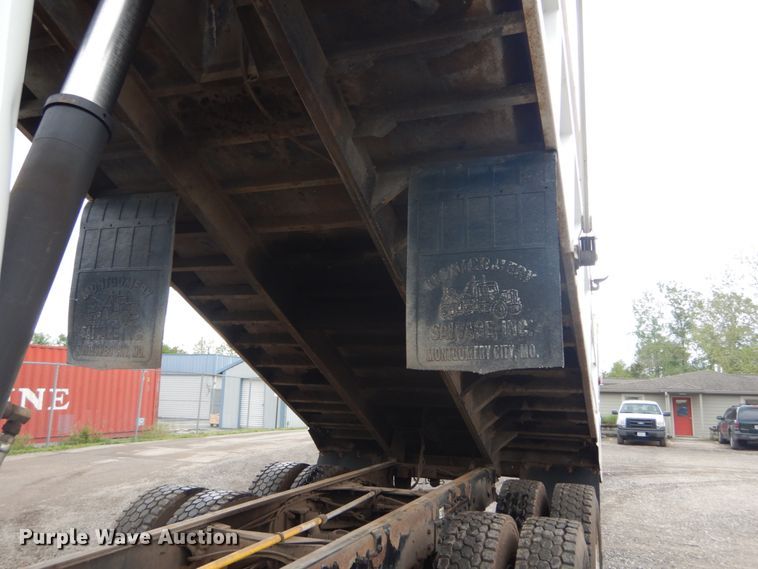 image for item IT9100 2006 Peterbuilt 335  dump truck