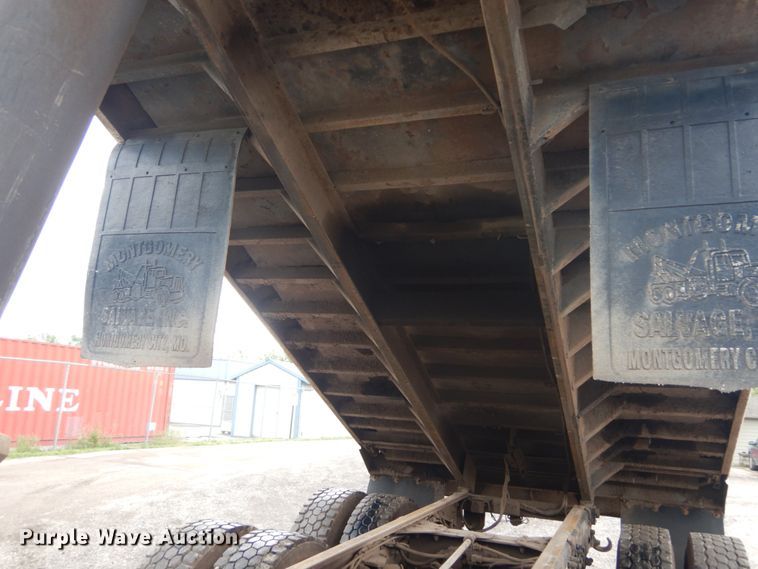 image for item IT9100 2006 Peterbuilt 335  dump truck