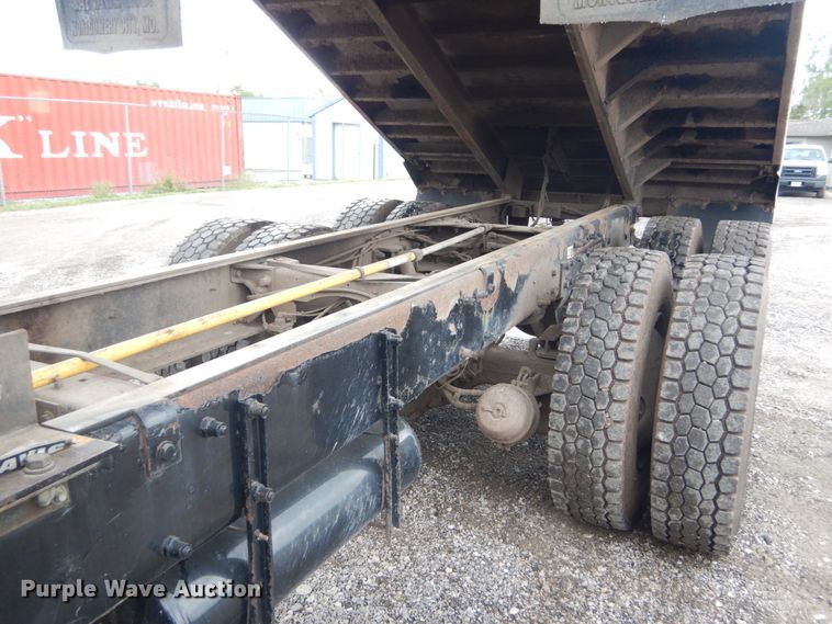 image for item IT9100 2006 Peterbuilt 335  dump truck