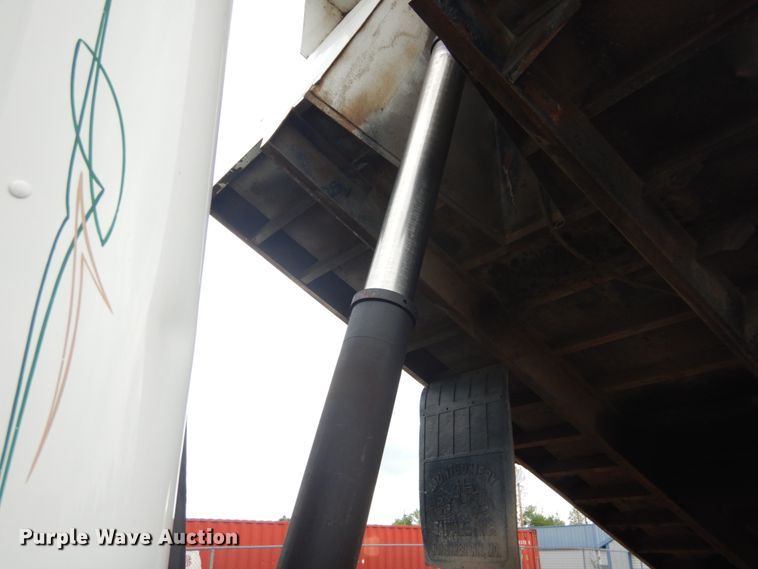 image for item IT9100 2006 Peterbuilt 335  dump truck