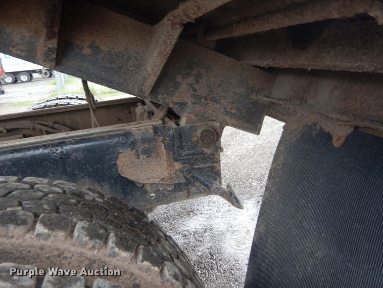 image for item IT9100 2006 Peterbuilt 335  dump truck