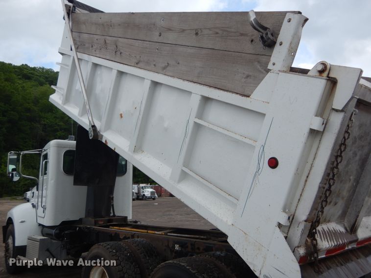 image for item IT9100 2006 Peterbuilt 335  dump truck