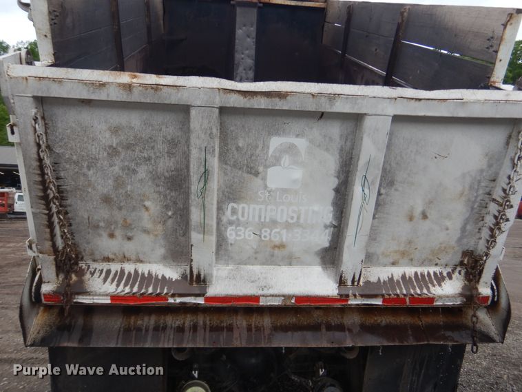 image for item IT9100 2006 Peterbuilt 335  dump truck