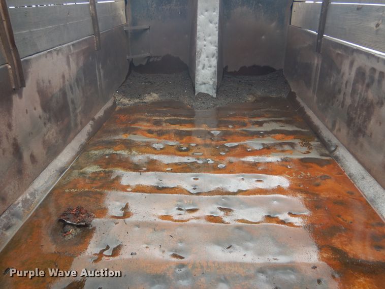 image for item IT9100 2006 Peterbuilt 335  dump truck