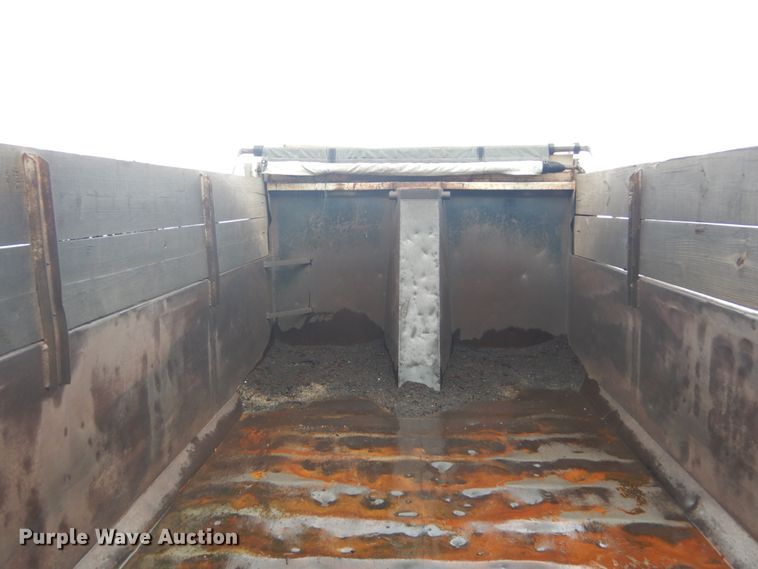 image for item IT9100 2006 Peterbuilt 335  dump truck