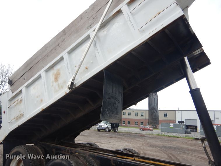 image for item IT9100 2006 Peterbuilt 335  dump truck