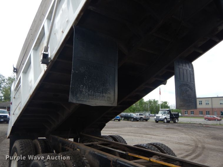 image for item IT9100 2006 Peterbuilt 335  dump truck