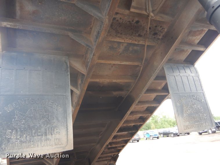 image for item IT9100 2006 Peterbuilt 335  dump truck