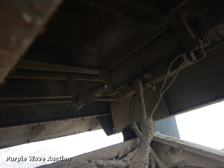 image for item IT9100 2006 Peterbuilt 335  dump truck