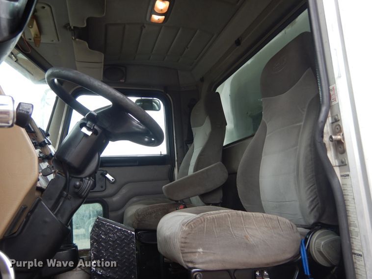 image for item IT9100 2006 Peterbuilt 335  dump truck