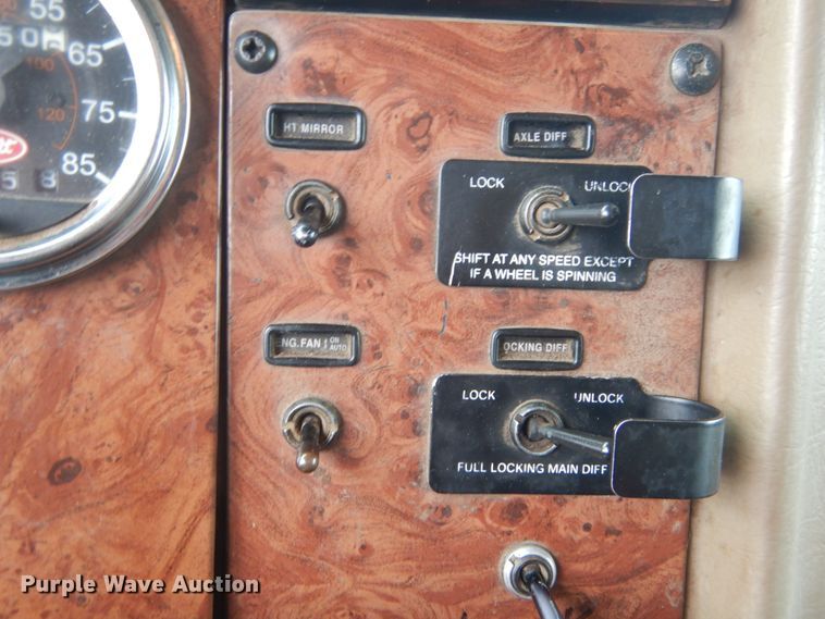 image for item IT9100 2006 Peterbuilt 335  dump truck