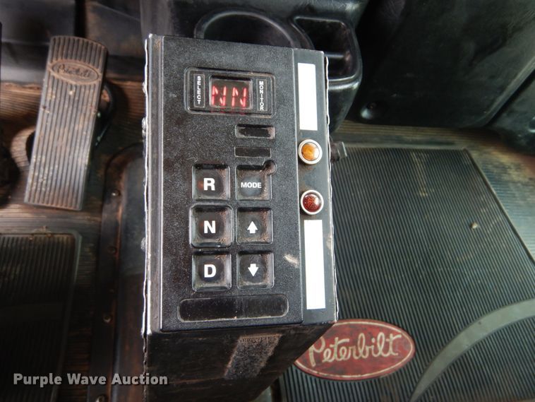 image for item IT9100 2006 Peterbuilt 335  dump truck