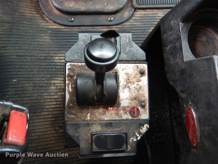 image for item IT9100 2006 Peterbuilt 335  dump truck