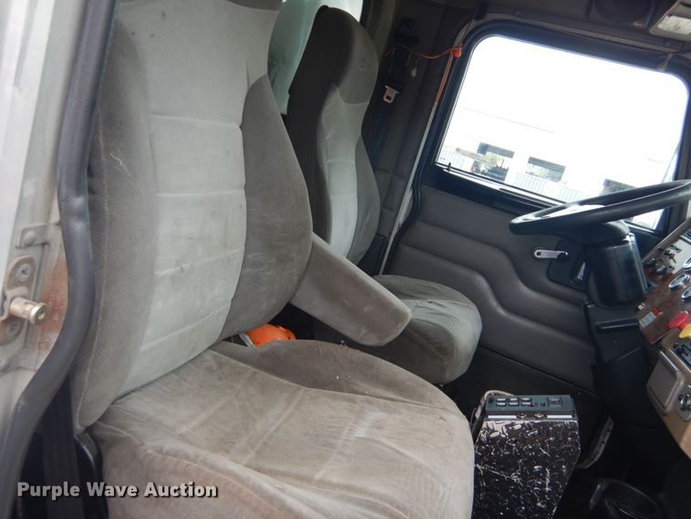 image for item IT9100 2006 Peterbuilt 335  dump truck