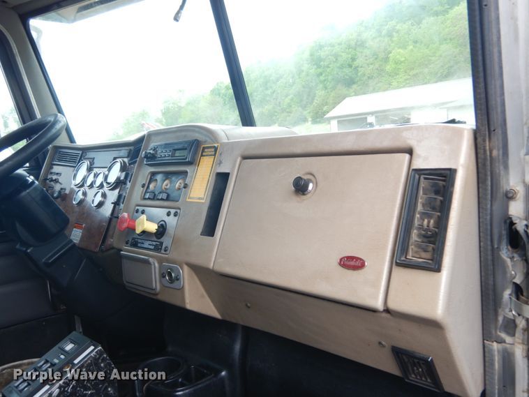 image for item IT9100 2006 Peterbuilt 335  dump truck