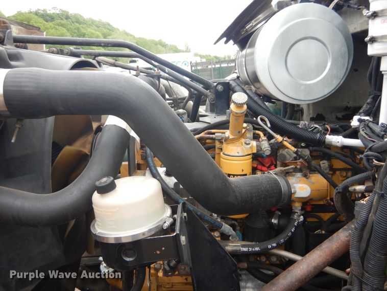 image for item IT9100 2006 Peterbuilt 335  dump truck