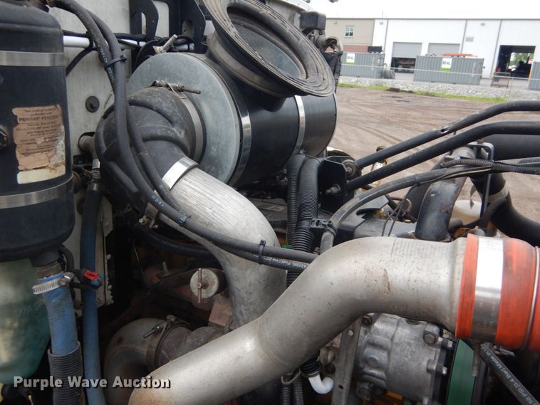 image for item IT9100 2006 Peterbuilt 335  dump truck