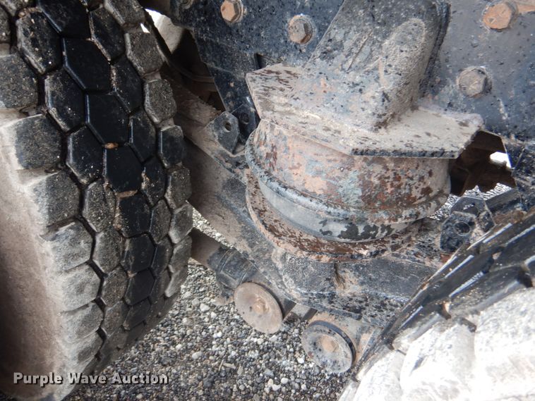 image for item IT9100 2006 Peterbuilt 335  dump truck