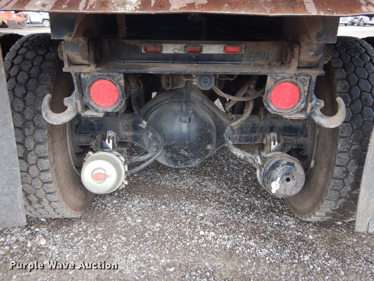 image for item IT9100 2006 Peterbuilt 335  dump truck