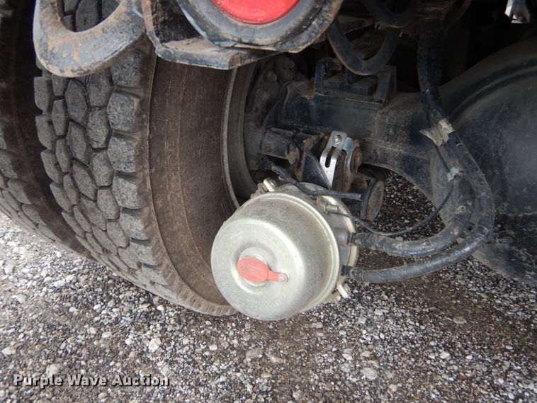 image for item IT9100 2006 Peterbuilt 335  dump truck