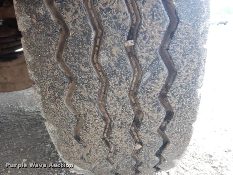 image for item IT9100 2006 Peterbuilt 335  dump truck