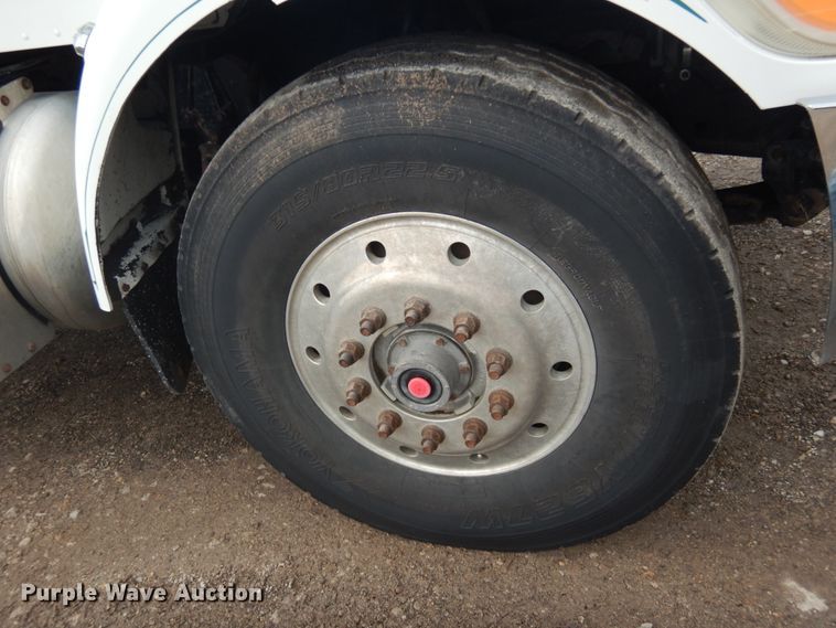 image for item IT9100 2006 Peterbuilt 335  dump truck