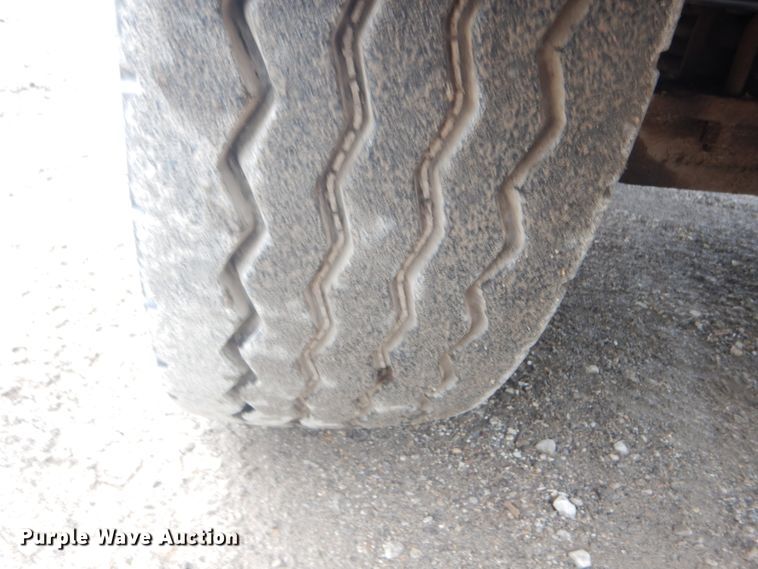 image for item IT9100 2006 Peterbuilt 335  dump truck