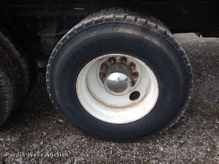 image for item IT9100 2006 Peterbuilt 335  dump truck