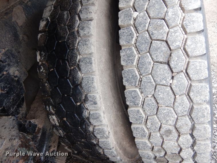 image for item IT9100 2006 Peterbuilt 335  dump truck