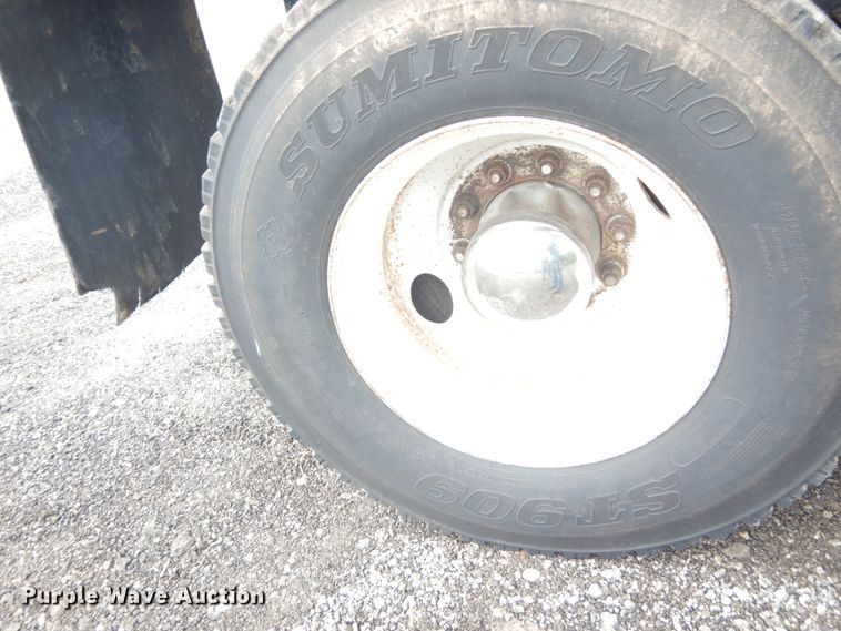 image for item IT9100 2006 Peterbuilt 335  dump truck