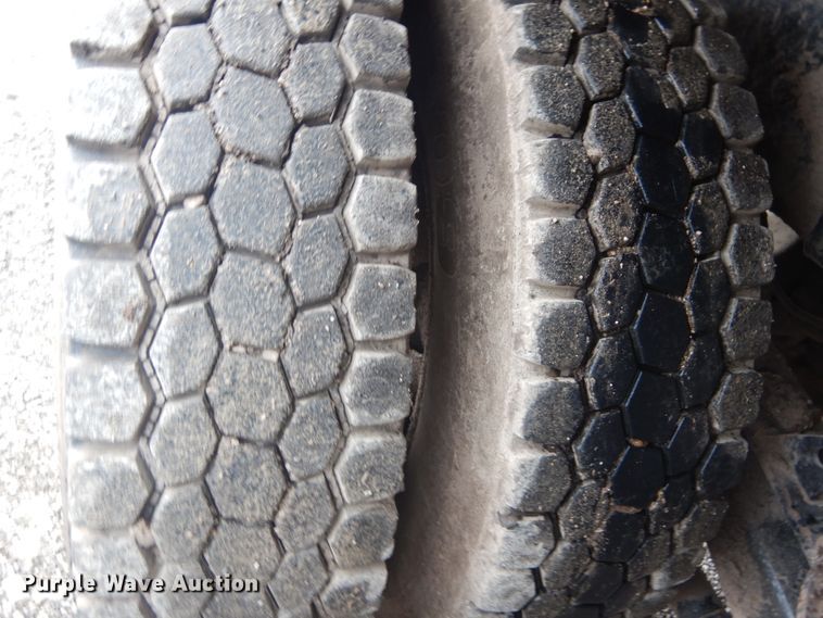 image for item IT9100 2006 Peterbuilt 335  dump truck