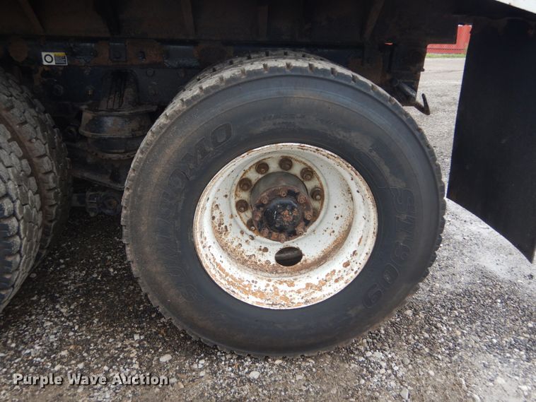 image for item IT9100 2006 Peterbuilt 335  dump truck