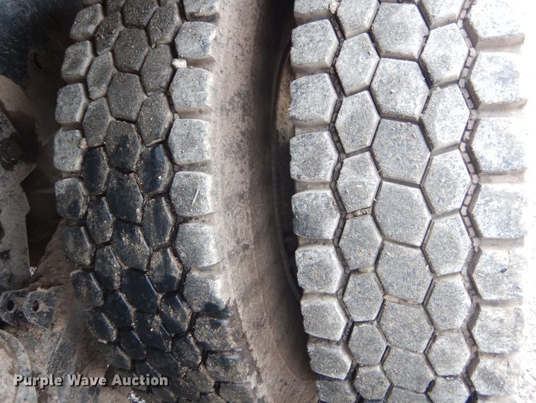 image for item IT9100 2006 Peterbuilt 335  dump truck