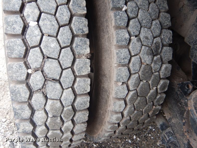 image for item IT9100 2006 Peterbuilt 335  dump truck