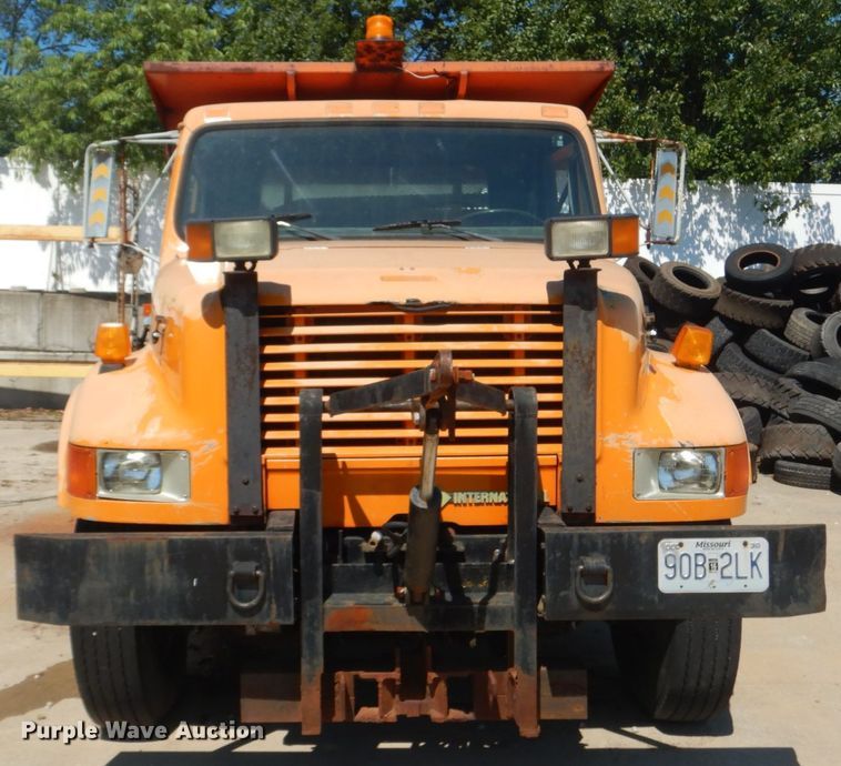 image for item IT9192 1993 International 4900  dump truck