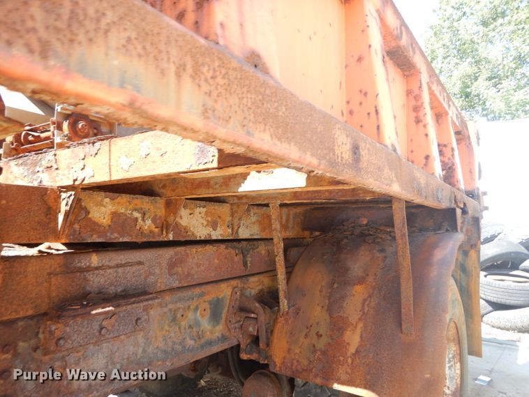 image for item IT9192 1993 International 4900  dump truck