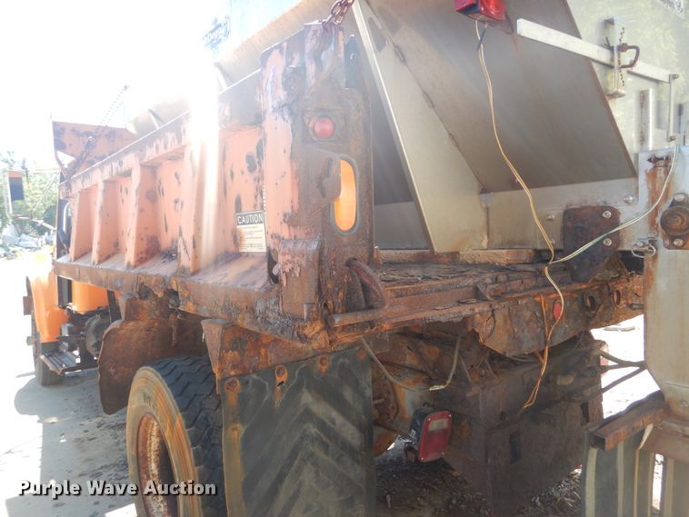 image for item IT9192 1993 International 4900  dump truck