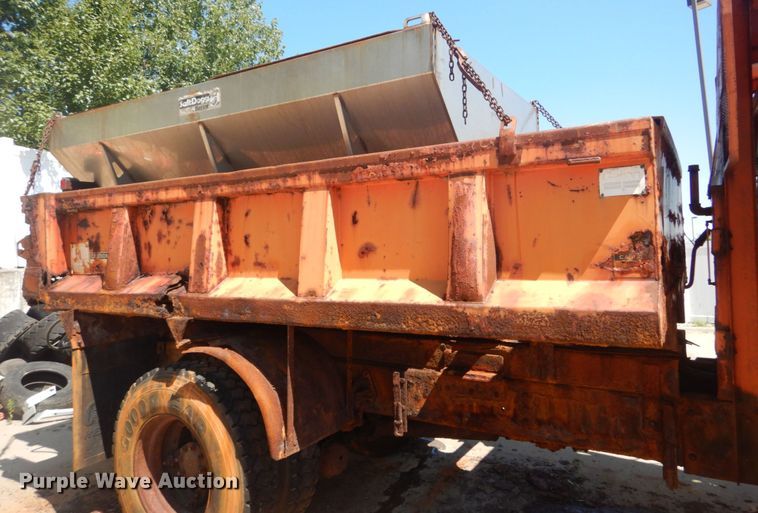 image for item IT9192 1993 International 4900  dump truck