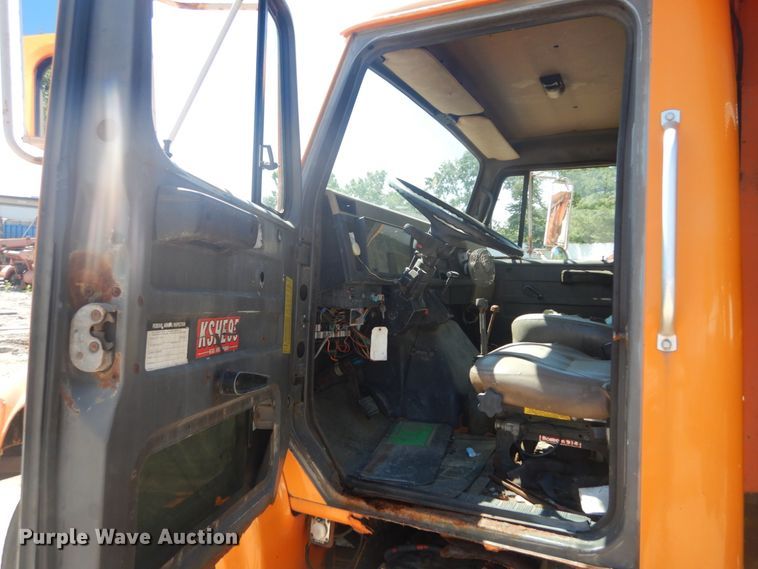 image for item IT9192 1993 International 4900  dump truck