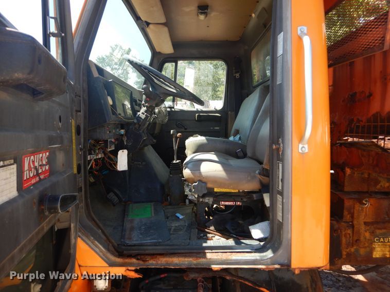 image for item IT9192 1993 International 4900  dump truck