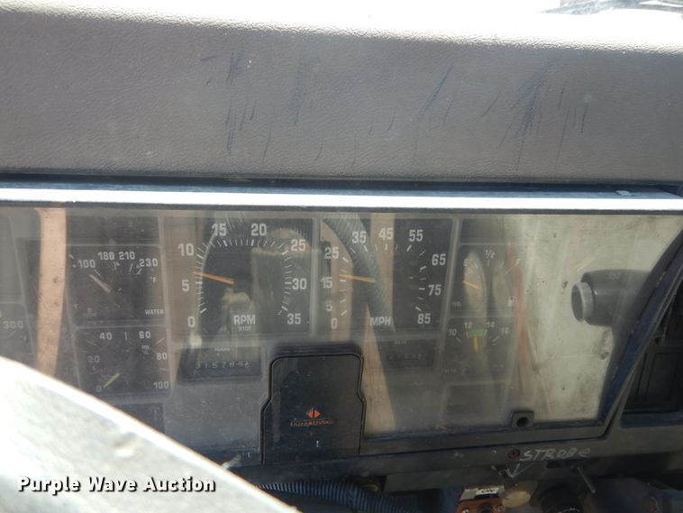 image for item IT9192 1993 International 4900  dump truck