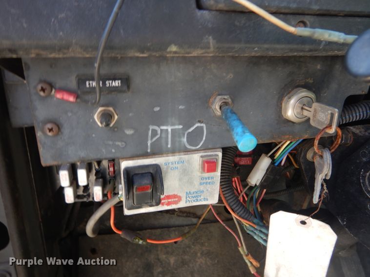 image for item IT9192 1993 International 4900  dump truck