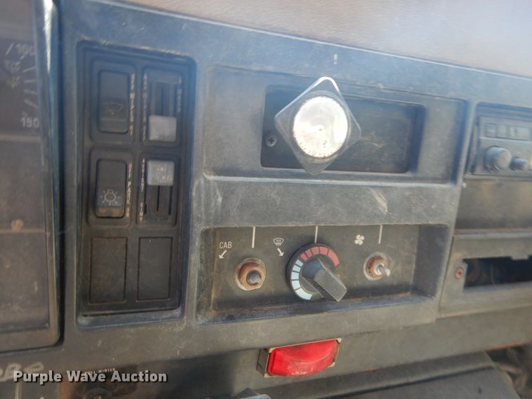 image for item IT9192 1993 International 4900  dump truck