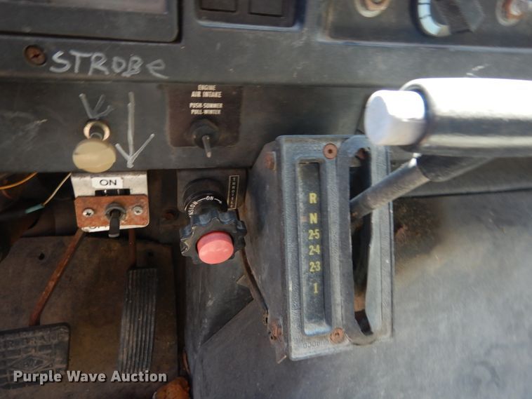 image for item IT9192 1993 International 4900  dump truck