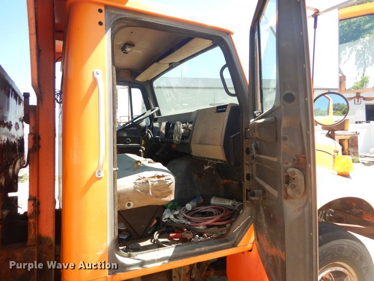 image for item IT9192 1993 International 4900  dump truck