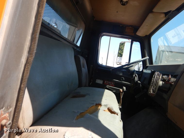 image for item IT9192 1993 International 4900  dump truck