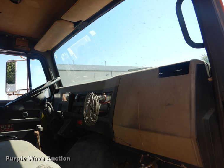 image for item IT9192 1993 International 4900  dump truck